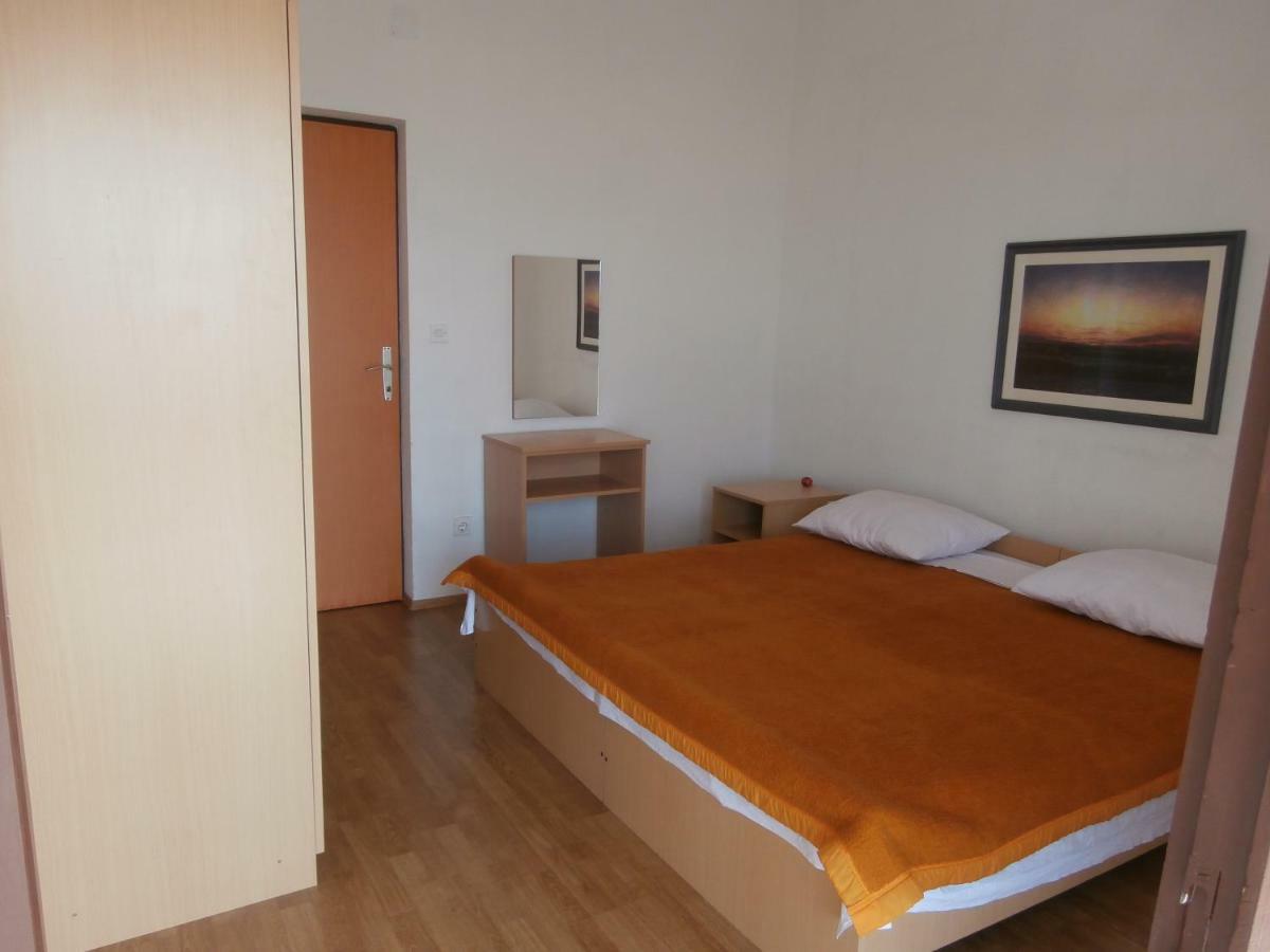 Jure Erceg Apartment Starigrad Paklenica Eksteriør billede